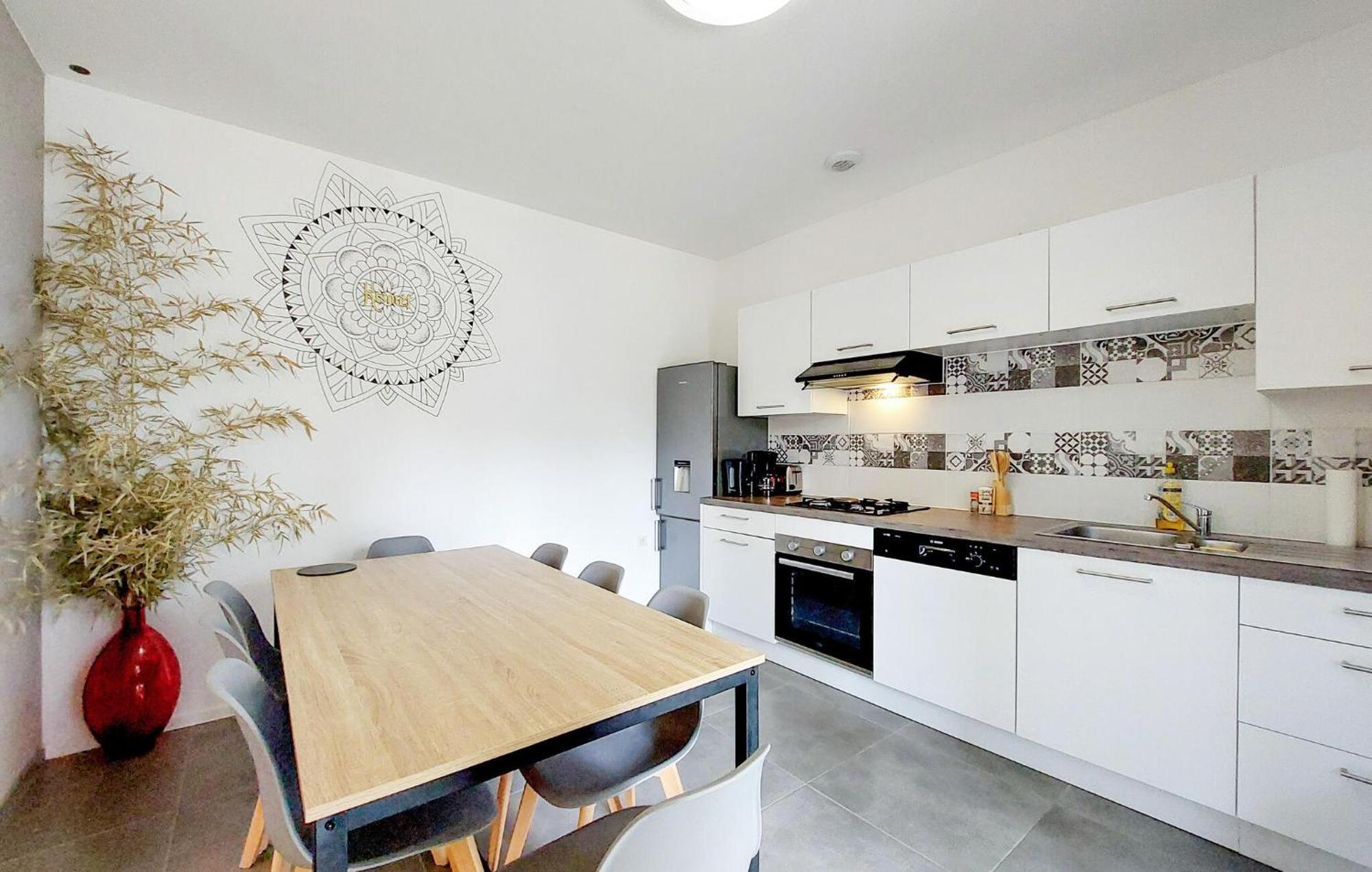 2 Bedroom Beautiful Apartment In לה טיו מראה חיצוני תמונה